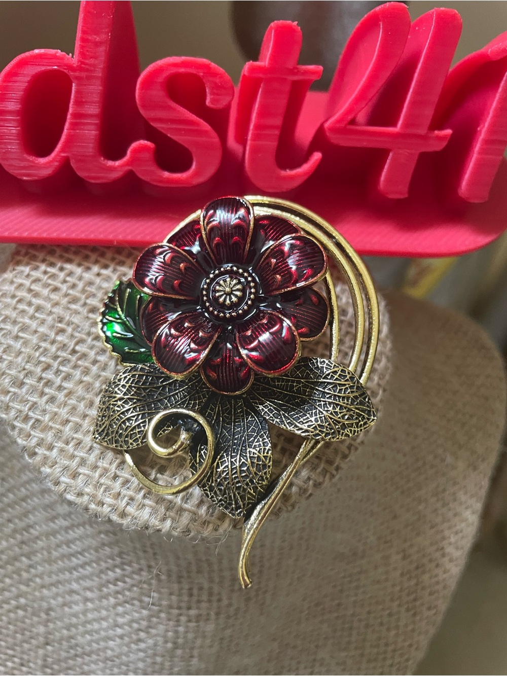 NWOT-Elegant Vintage Inspired Red Flower Brooch Pin with Gold-Tone Leaves - Picture 3 of 5